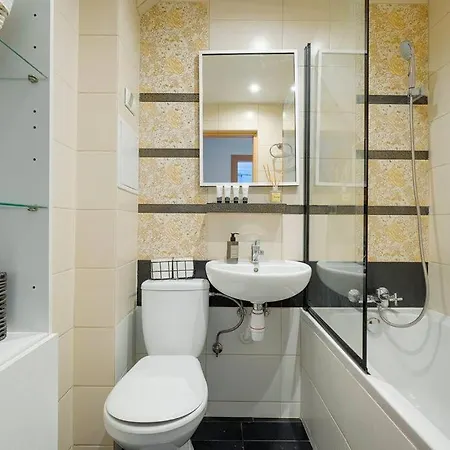 Palace View Near Zlote Tarasy In Center